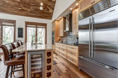 Luxury Ski-In/Ski-Out Lodge with Hot Tub near Blue Ridge Mountains, Wintergreen Resort VA - Wintergreen, Virginia - glamping.directory