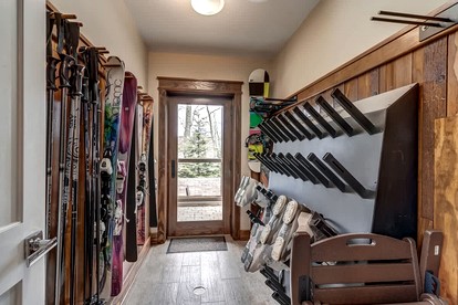 Luxury Ski-In/Ski-Out Lodge with Hot Tub near Blue Ridge Mountains, Wintergreen Resort VA - Wintergreen, Virginia - glamping.directory