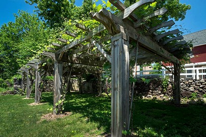 Spacious Accommodation in a Country Inn in Sparrow Bush, New York - Sparrow Bush, New York - glamping.directory