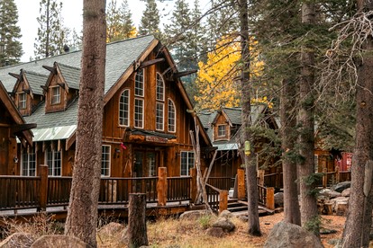 Rustic-Modern Lodge Retreat for Unplugged Group Time in Truckee, California - glamping.directory
