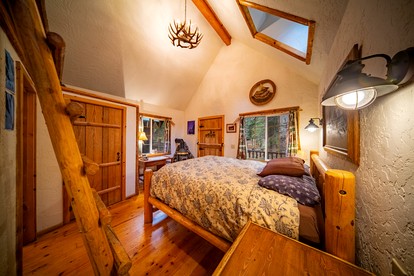 Rustic-Modern Lodge Retreat for Unplugged Group Time in Truckee, California - Truckee, California - glamping.directory