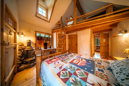 Rustic-Modern Lodge Retreat for Unplugged Group Time in Truckee, California - Truckee, California - glamping.directory