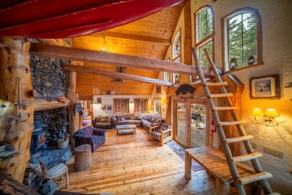Rustic-Modern Lodge Retreat for Unplugged Group Time in Truckee, California - Truckee, California - glamping.directory