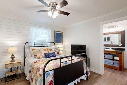 Rustic Texas Farmhouse Retreat in College Station, Texas – 8 Miles from Kyle Field - College Station, Texas - glamping.directory