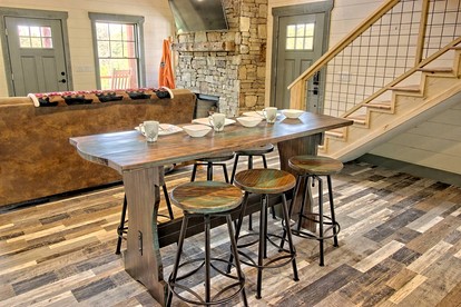 Stunning Cottage Rental Ideal for a Family to Go Glamping in Georgia - Clarkesville, Georgia - glamping.directory