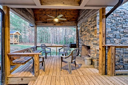 Stunning Cottage Rental Ideal for a Family to Go Glamping in Georgia - Clarkesville, Georgia - glamping.directory