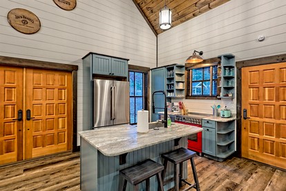 Stunning Cottage Rental Ideal for a Family to Go Glamping in Georgia - Clarkesville, Georgia - glamping.directory