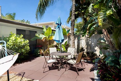 Charming Coastal Retreat with Private Courtyard Near Beach & Dining in West Palm Beach, Florida - West Palm Beach, Florida - glamping.directory