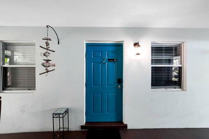 Charming Coastal Retreat with Private Courtyard Near Beach & Dining in West Palm Beach, Florida - West Palm Beach, Florida - glamping.directory