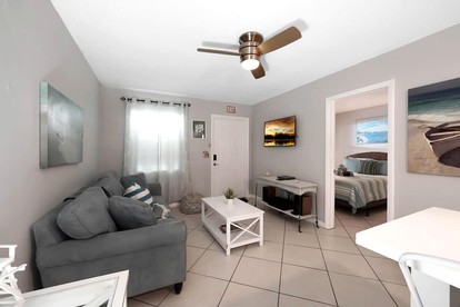 Charming Coastal Retreat with Private Courtyard Near Beach & Dining in West Palm Beach, Florida - West Palm Beach, Florida - glamping.directory