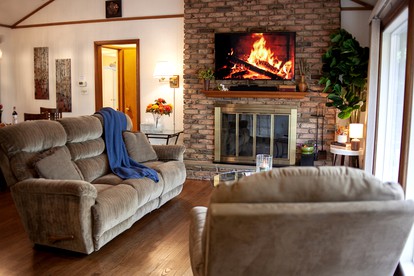 Modern Cabin With Hot Tub Grill in Mount Gretna - Mount Gretna, Pennsylvania - glamping.directory