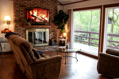 Modern Cabin With Hot Tub Grill in Mount Gretna - Mount Gretna, Pennsylvania - glamping.directory