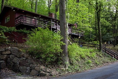 Modern Cabin With Hot Tub Grill in Mount Gretna - glamping.directory