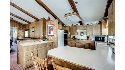Gorgeous Cabin with Fireplace and Barbecue in Greer, Arizona - Greer, Arizona - glamping.directory
