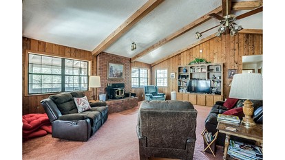 Gorgeous Cabin with Fireplace and Barbecue in Greer, Arizona - Greer, Arizona - glamping.directory