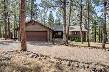 Gorgeous Cabin with Fireplace and Barbecue in Greer, Arizona - glamping.directory