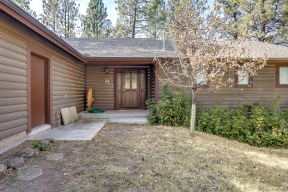 Gorgeous Cabin with Fireplace and Barbecue in Greer, Arizona - Greer, Arizona - glamping.directory