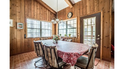 Gorgeous Cabin with Fireplace and Barbecue in Greer, Arizona - Greer, Arizona - glamping.directory