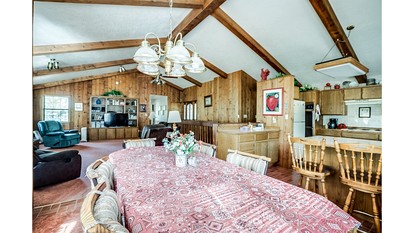 Gorgeous Cabin with Fireplace and Barbecue in Greer, Arizona - Greer, Arizona - glamping.directory