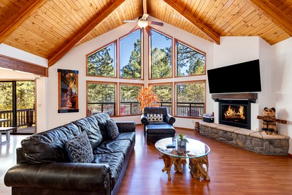 Whispering Pines Chalet in Flagstaff, AZ - Flagstaff, Arizona - glamping.directory