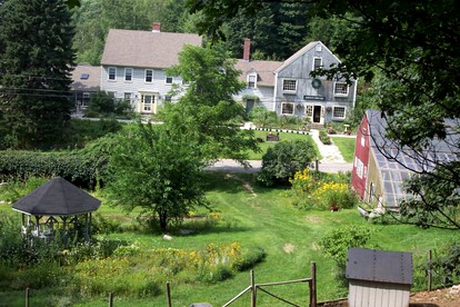 Cozy Bed and Breakfast Lodging near the Quabbin Reservoir, Massachusetts - Barre, Massachusetts - glamping.directory