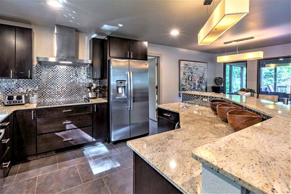 Lakefront Luxury: Private Water Front Vacation Rental with Views Near Hot Springs, AR - Hot Springs, Arkansas - glamping.directory