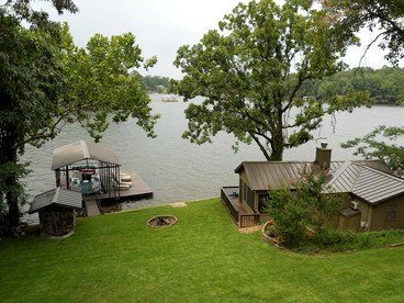 Lakefront Luxury: Private Water Front Vacation Rental with Views Near Hot Springs, AR - Hot Springs, Arkansas - glamping.directory