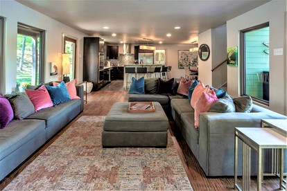 Lakefront Luxury: Private Water Front Vacation Rental with Views Near Hot Springs, AR - Hot Springs, Arkansas - glamping.directory