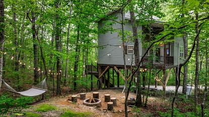 Secluded Cozy Wooden Cabin in Fort Payne, Alabama - glamping.directory