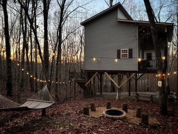 Secluded Cozy Wooden Cabin in Fort Payne, Alabama - Fort Payne, Alabama - glamping.directory