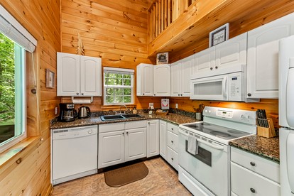 Secluded Cozy Wooden Cabin in Fort Payne, Alabama - Fort Payne, Alabama - glamping.directory