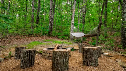 Secluded Cozy Wooden Cabin in Fort Payne, Alabama - Fort Payne, Alabama - glamping.directory