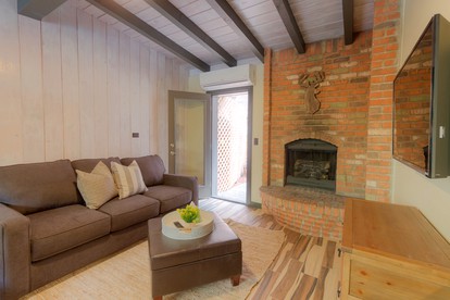 Cozy Cabin with Stunning Red Rock Views, Garden Oasis, and Creek Access in Sedona, Arizona - Sedona, Arizona - glamping.directory