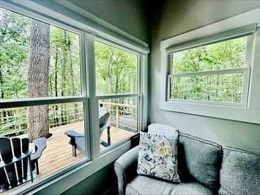 Breathtaking Treehouse with Barbecue and Hot-tub in Scottsboro, Alabama - Scottsboro, Alabama - glamping.directory