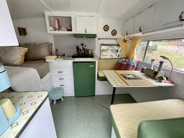 Remote Vintage Camper Rental for Adult-Only Retreat in Franklin, North Carolina - Franklin, North Carolina - glamping.directory