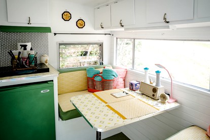Remote Vintage Camper Rental for Adult-Only Retreat in Franklin, North Carolina - Franklin, North Carolina - glamping.directory