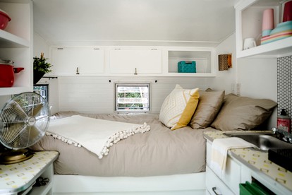 Remote Vintage Camper Rental for Adult-Only Retreat in Franklin, North Carolina - Franklin, North Carolina - glamping.directory
