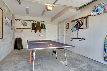 Secluded Mountain Hideaway with Hot Tub & Fire Pit near Lake Toxaway, North Carolina - Lake Toxaway, North Carolina - glamping.directory