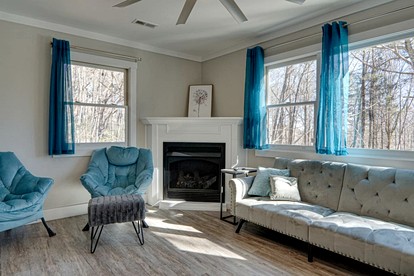 Secluded Mountain Hideaway with Hot Tub & Fire Pit near Lake Toxaway, North Carolina - Lake Toxaway, North Carolina - glamping.directory