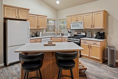Beaumont - Easy Access to All of Central Oregon - Bend, Oregon - glamping.directory