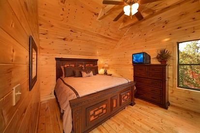 Majestic Cabin near Gatlinburg Perfect for a Getaway in Tennessee - Gatlinburg, Tennessee - glamping.directory