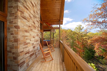 Majestic Cabin near Gatlinburg Perfect for a Getaway in Tennessee - Gatlinburg, Tennessee - glamping.directory