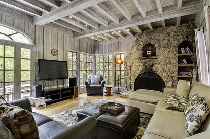 Gorgeous Cottage with Hot-tub in Guerneville, California - Guerneville, California - glamping.directory