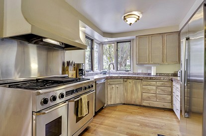Gorgeous Cottage with Hot-tub in Guerneville, California - Guerneville, California - glamping.directory