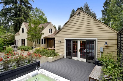 Gorgeous Cottage with Hot-tub in Guerneville, California - glamping.directory