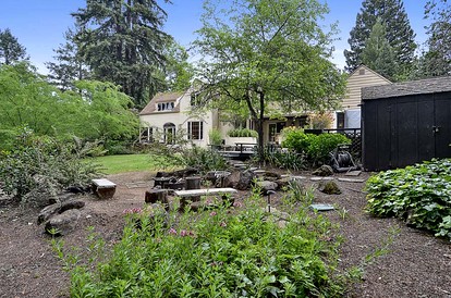 Gorgeous Cottage with Hot-tub in Guerneville, California - Guerneville, California - glamping.directory