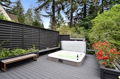 Gorgeous Cottage with Hot-tub in Guerneville, California - Guerneville, California - glamping.directory