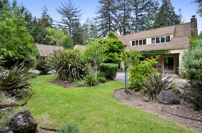Gorgeous Cottage with Hot-tub in Guerneville, California - Guerneville, California - glamping.directory