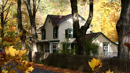 Stunning Creekside Cottage with Waterfall Views in the Catskills, New York - Palenville, New York - glamping.directory