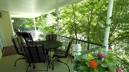 Stunning Creekside Cottage with Waterfall Views in the Catskills, New York - Palenville, New York - glamping.directory